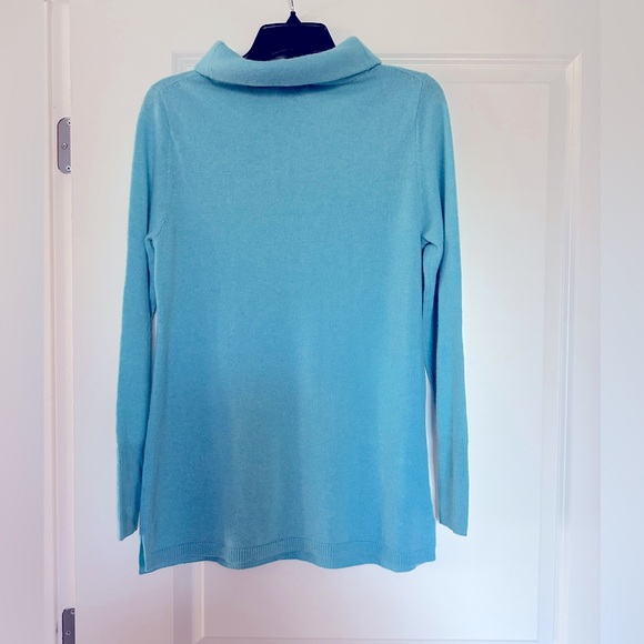 Beautiful Talbots cashmere sweater, long sleeve - Picture 2 of 3